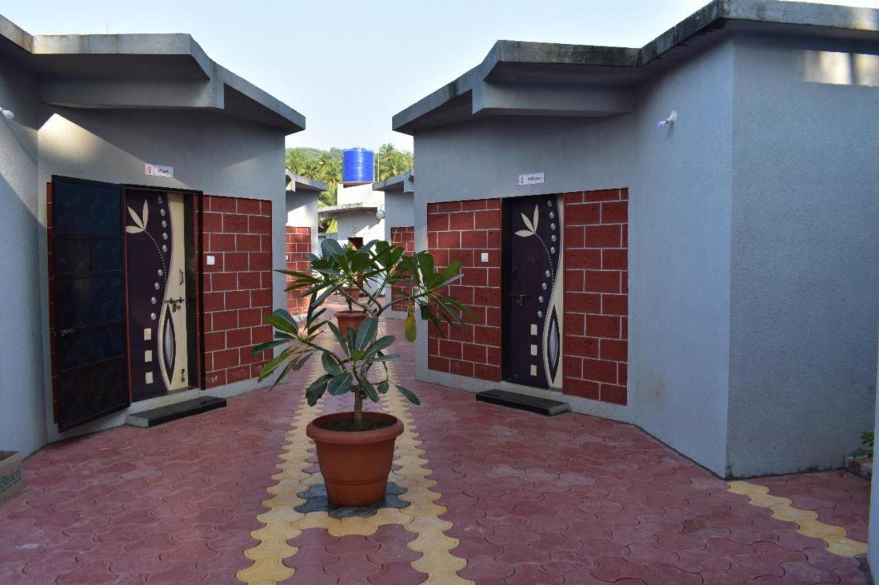 Suma Beach Resort Dāpoli Eksteriør billede
