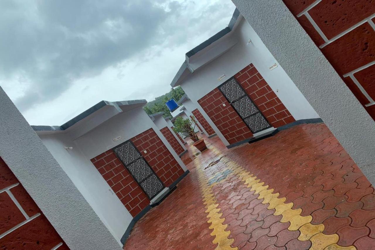 Suma Beach Resort Dāpoli Eksteriør billede